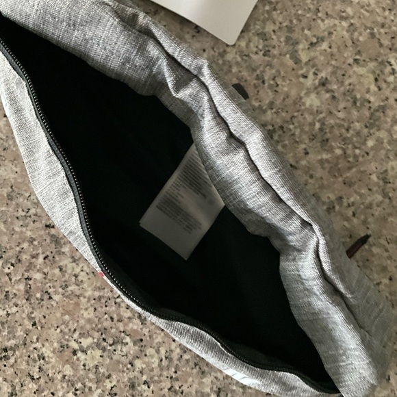 AIR Jordan Crossbody Fanny Pack Bag - Picture 4 of 13